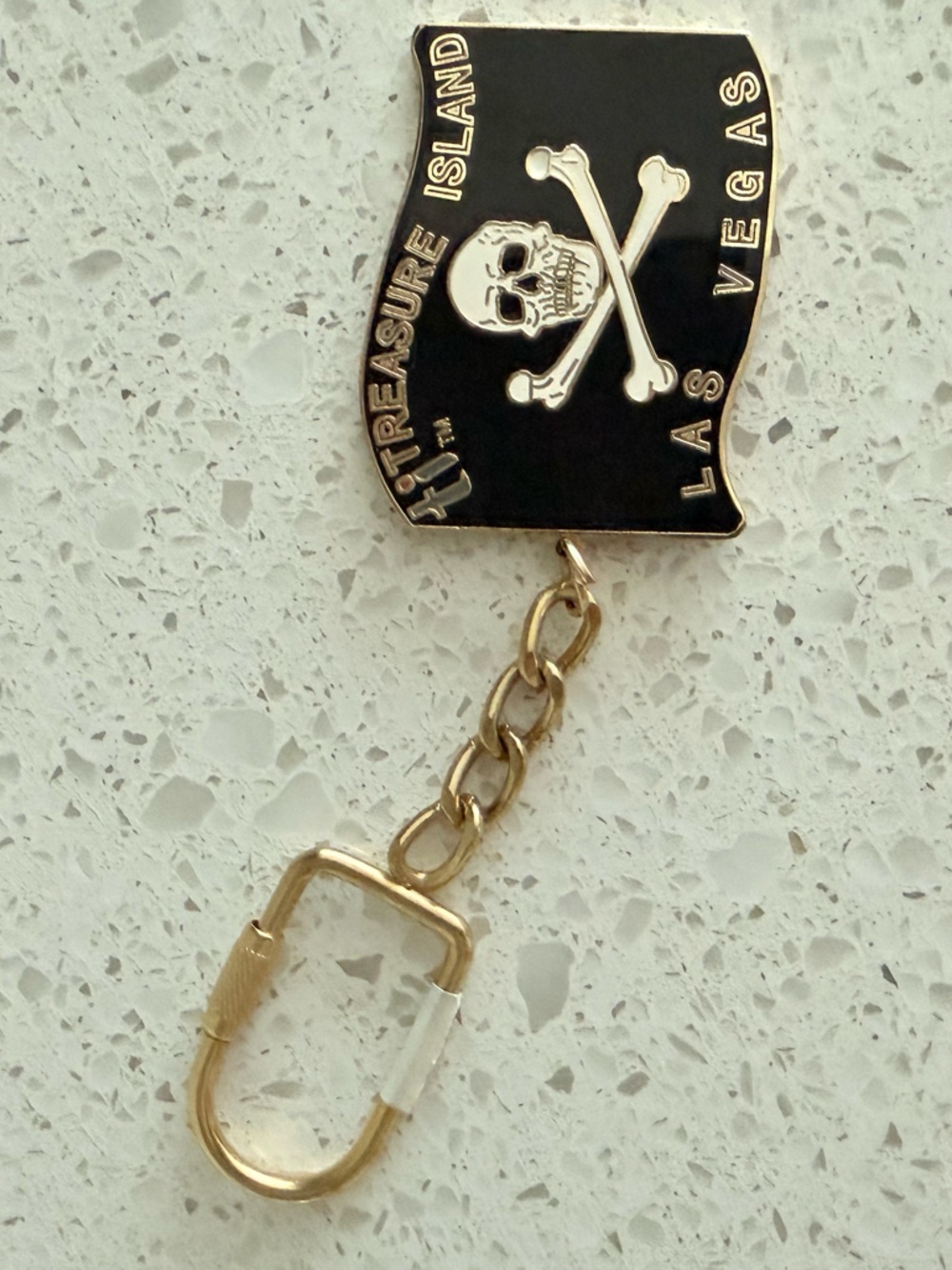 Treasure Island Hotel Las Vegas Black & Gold Skull Keychain, Battle of Buccaneer